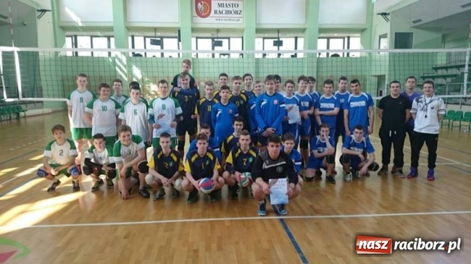 Zdjęcie w galerii na portalu naszraciborz.pl: Sukces siatkarzy Gimnazjum nr 3 wiadomości z regionu
