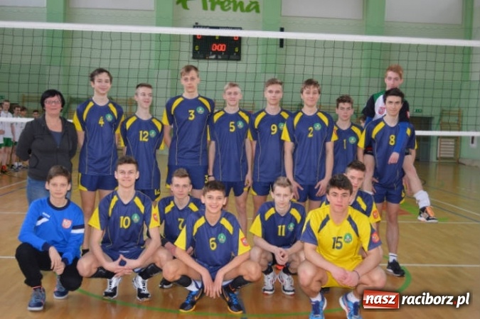 Zdjęcie w galerii na portalu naszraciborz.pl: Sukces siatkarzy Gimnazjum nr 3 wiadomości z regionu