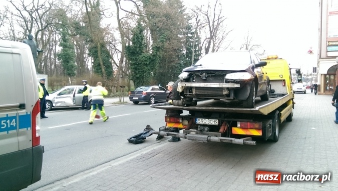Zdjęcie w galerii na portalu naszraciborz.pl: Na lekkim gazie doprowadził do kolizji na Opawskiej wiadomości z regionu