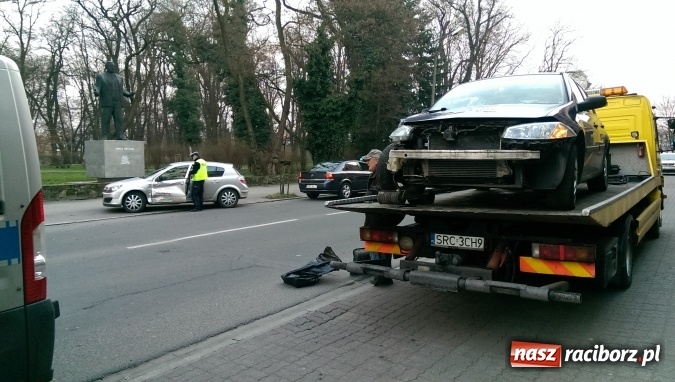 Zdjęcie w galerii na portalu naszraciborz.pl: Na lekkim gazie doprowadził do kolizji na Opawskiej wiadomości z regionu