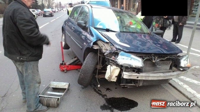 Zdjęcie w galerii na portalu naszraciborz.pl: Na lekkim gazie doprowadził do kolizji na Opawskiej wiadomości z regionu