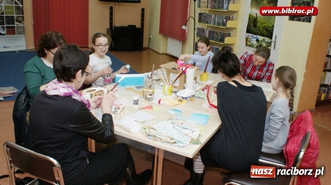 Zdjęcie w galerii na portalu naszraciborz.pl: Warsztaty z wyobraźnią: Decoupage. Krok po kroku wiadomości z regionu