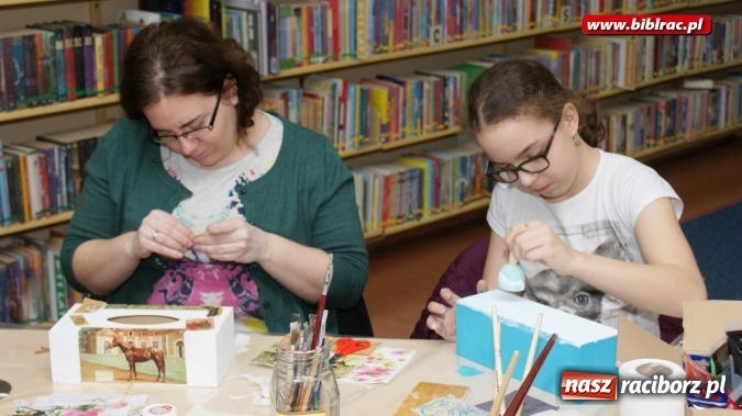 Zdjęcie w galerii na portalu naszraciborz.pl: Warsztaty z wyobraźnią: Decoupage. Krok po kroku wiadomości z regionu