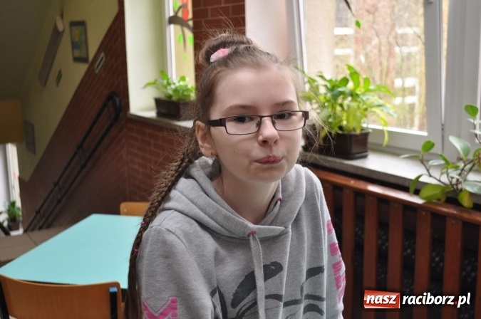 Zdjęcie w galerii na portalu naszraciborz.pl: Koafiura jak mało która… Dzień Szalonych Fryzur w Szkole Podstawowej nr 18 wiadomości z regionu