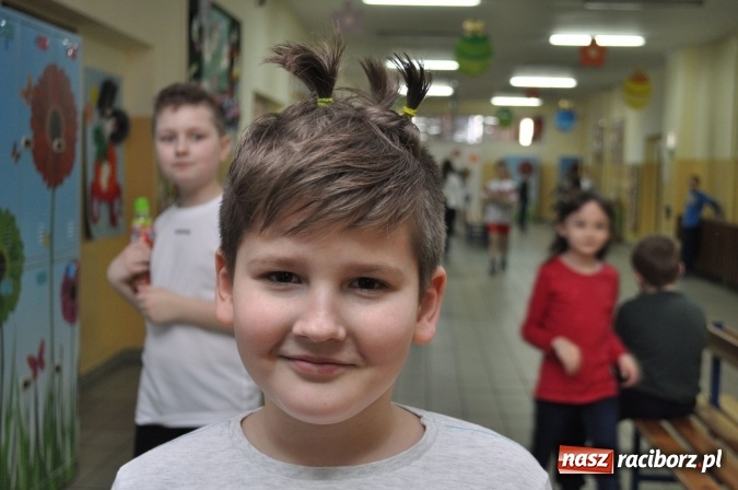 Zdjęcie w galerii na portalu naszraciborz.pl: Koafiura jak mało która… Dzień Szalonych Fryzur w Szkole Podstawowej nr 18 wiadomości z regionu