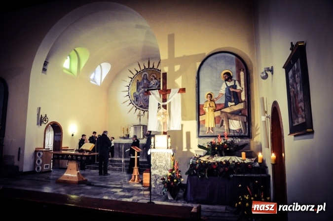 Zdjęcie w galerii na portalu naszraciborz.pl: Groby Pańskie w kościołach w Raciborzu i miejscowościach powiatu raciborskiego wiadomości z regionu