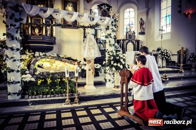 Zdjęcie w galerii na portalu naszraciborz.pl: Groby Pańskie w kościołach w Raciborzu i miejscowościach powiatu raciborskiego wiadomości z regionu