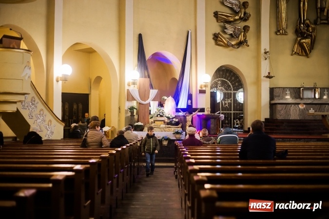 Zdjęcie w galerii na portalu naszraciborz.pl: Groby Pańskie w kościołach w Raciborzu i miejscowościach powiatu raciborskiego wiadomości z regionu