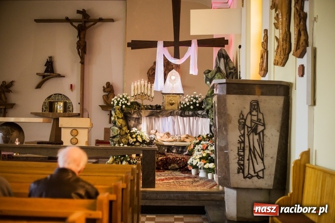 Zdjęcie w galerii na portalu naszraciborz.pl: Groby Pańskie w kościołach w Raciborzu i miejscowościach powiatu raciborskiego wiadomości z regionu