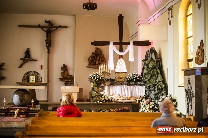 Zdjęcie w galerii na portalu naszraciborz.pl: Groby Pańskie w kościołach w Raciborzu i miejscowościach powiatu raciborskiego wiadomości z regionu