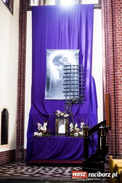 Zdjęcie w galerii na portalu naszraciborz.pl: Groby Pańskie w kościołach w Raciborzu i miejscowościach powiatu raciborskiego wiadomości z regionu