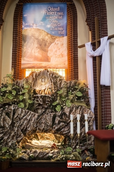 Zdjęcie w galerii na portalu naszraciborz.pl: Groby Pańskie w kościołach w Raciborzu i miejscowościach powiatu raciborskiego wiadomości z regionu