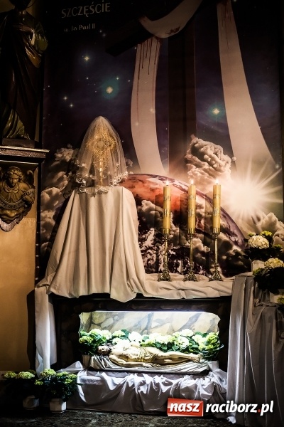Zdjęcie w galerii na portalu naszraciborz.pl: Groby Pańskie w kościołach w Raciborzu i miejscowościach powiatu raciborskiego wiadomości z regionu