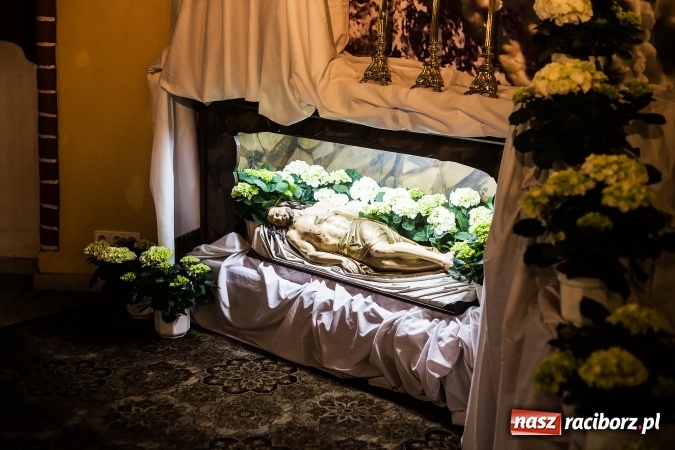 Zdjęcie w galerii na portalu naszraciborz.pl: Groby Pańskie w kościołach w Raciborzu i miejscowościach powiatu raciborskiego wiadomości z regionu
