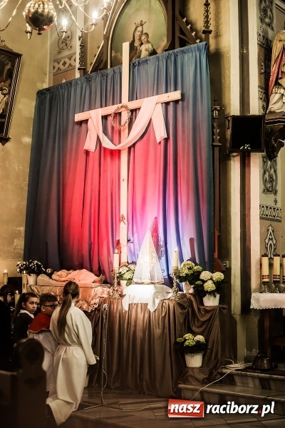 Zdjęcie w galerii na portalu naszraciborz.pl: Groby Pańskie w kościołach w Raciborzu i miejscowościach powiatu raciborskiego wiadomości z regionu