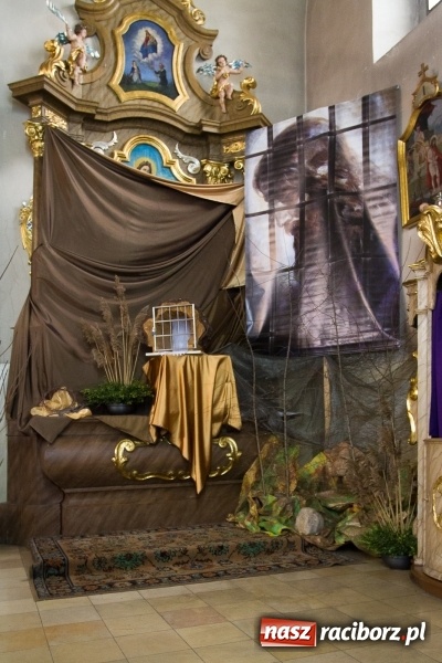 Zdjęcie w galerii na portalu naszraciborz.pl: Groby Pańskie w kościołach w Raciborzu i miejscowościach powiatu raciborskiego wiadomości z regionu