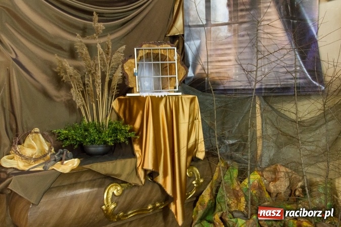 Zdjęcie w galerii na portalu naszraciborz.pl: Groby Pańskie w kościołach w Raciborzu i miejscowościach powiatu raciborskiego wiadomości z regionu