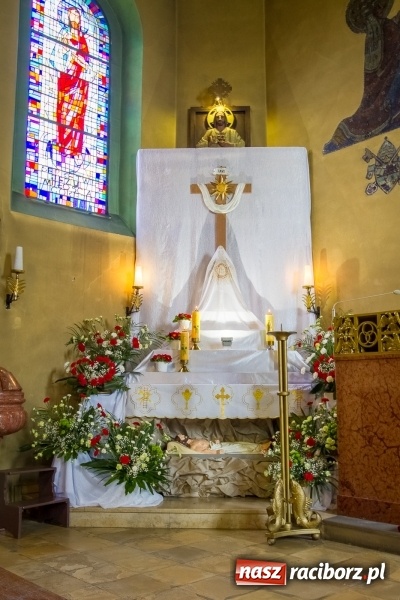 Zdjęcie w galerii na portalu naszraciborz.pl: Groby Pańskie w kościołach w Raciborzu i miejscowościach powiatu raciborskiego wiadomości z regionu