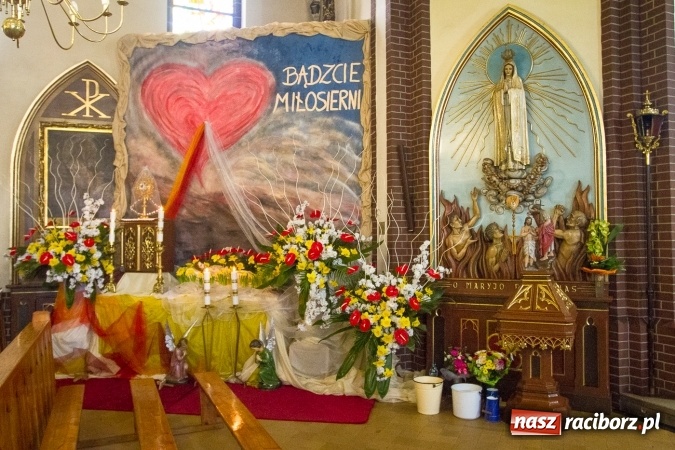 Zdjęcie w galerii na portalu naszraciborz.pl: Groby Pańskie w kościołach w Raciborzu i miejscowościach powiatu raciborskiego wiadomości z regionu