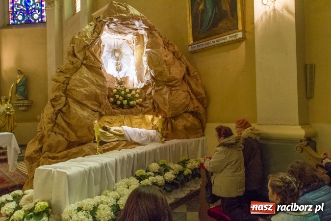 Zdjęcie w galerii na portalu naszraciborz.pl: Groby Pańskie w kościołach w Raciborzu i miejscowościach powiatu raciborskiego wiadomości z regionu