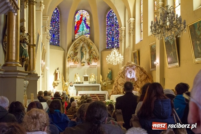 Zdjęcie w galerii na portalu naszraciborz.pl: Groby Pańskie w kościołach w Raciborzu i miejscowościach powiatu raciborskiego wiadomości z regionu