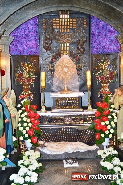 Zdjęcie w galerii na portalu naszraciborz.pl: Groby Pańskie w kościołach w Raciborzu i miejscowościach powiatu raciborskiego wiadomości z regionu