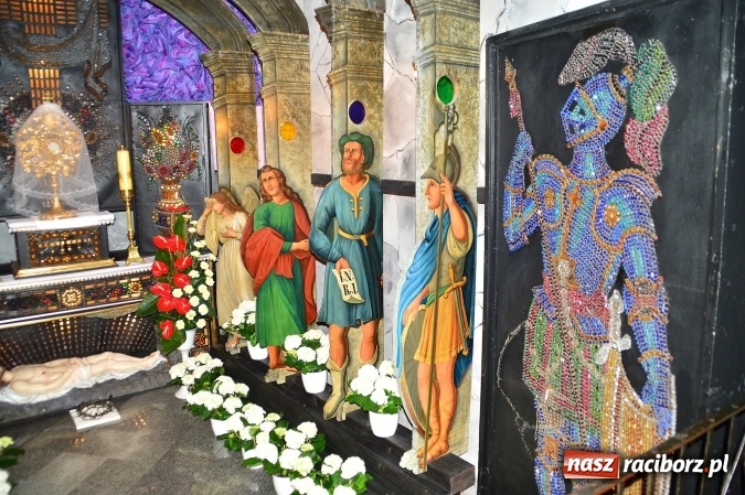 Zdjęcie w galerii na portalu naszraciborz.pl: Groby Pańskie w kościołach w Raciborzu i miejscowościach powiatu raciborskiego wiadomości z regionu