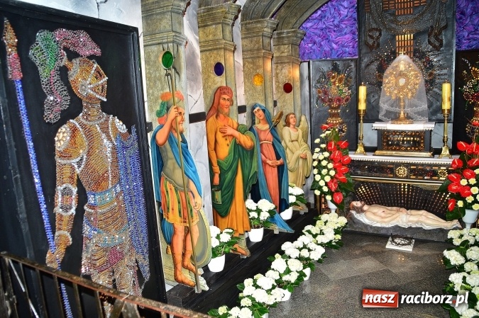 Zdjęcie w galerii na portalu naszraciborz.pl: Groby Pańskie w kościołach w Raciborzu i miejscowościach powiatu raciborskiego wiadomości z regionu