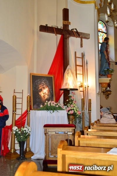 Zdjęcie w galerii na portalu naszraciborz.pl: Groby Pańskie w kościołach w Raciborzu i miejscowościach powiatu raciborskiego wiadomości z regionu