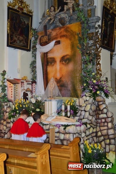 Zdjęcie w galerii na portalu naszraciborz.pl: Groby Pańskie w kościołach w Raciborzu i miejscowościach powiatu raciborskiego wiadomości z regionu