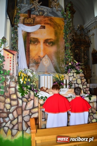 Zdjęcie w galerii na portalu naszraciborz.pl: Groby Pańskie w kościołach w Raciborzu i miejscowościach powiatu raciborskiego wiadomości z regionu