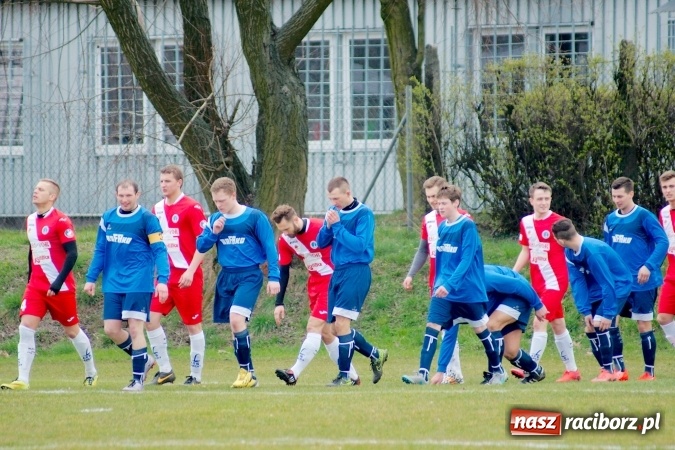 Zdjęcie w galerii na portalu naszraciborz.pl: Nie taki lider straszny jak go malują. Bez bramek przy Łąkowej wiadomości z regionu