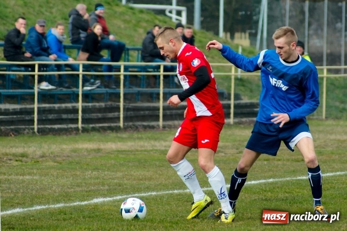 Zdjęcie w galerii na portalu naszraciborz.pl: Nie taki lider straszny jak go malują. Bez bramek przy Łąkowej wiadomości z regionu