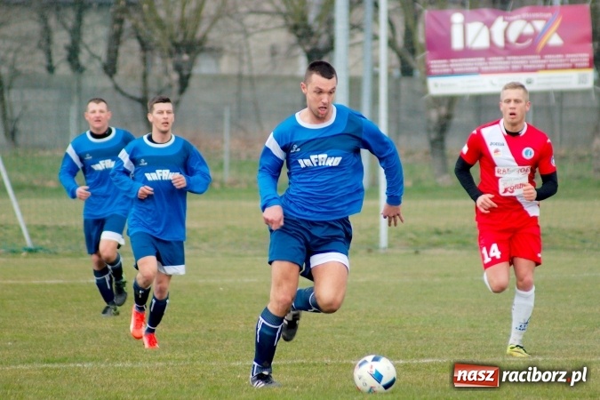 Zdjęcie w galerii na portalu naszraciborz.pl: Nie taki lider straszny jak go malują. Bez bramek przy Łąkowej wiadomości z regionu