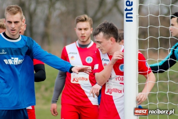 Zdjęcie w galerii na portalu naszraciborz.pl: Nie taki lider straszny jak go malują. Bez bramek przy Łąkowej wiadomości z regionu