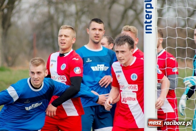 Zdjęcie w galerii na portalu naszraciborz.pl: Nie taki lider straszny jak go malują. Bez bramek przy Łąkowej wiadomości z regionu