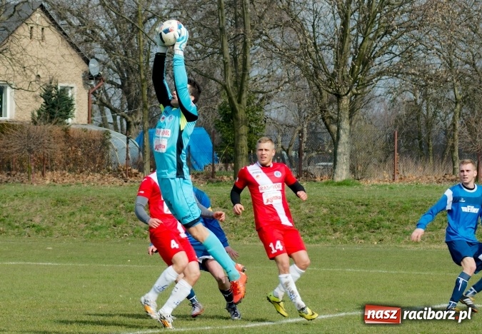 Zdjęcie w galerii na portalu naszraciborz.pl: Nie taki lider straszny jak go malują. Bez bramek przy Łąkowej wiadomości z regionu