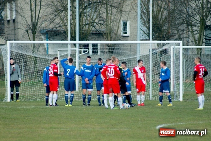 Zdjęcie w galerii na portalu naszraciborz.pl: Nie taki lider straszny jak go malują. Bez bramek przy Łąkowej wiadomości z regionu