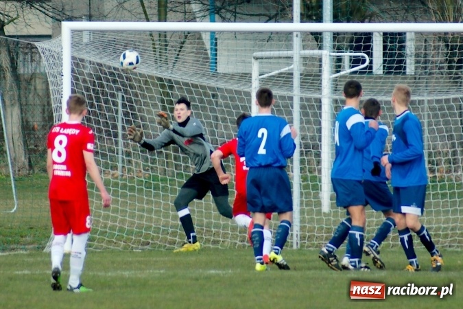 Zdjęcie w galerii na portalu naszraciborz.pl: Nie taki lider straszny jak go malują. Bez bramek przy Łąkowej wiadomości z regionu