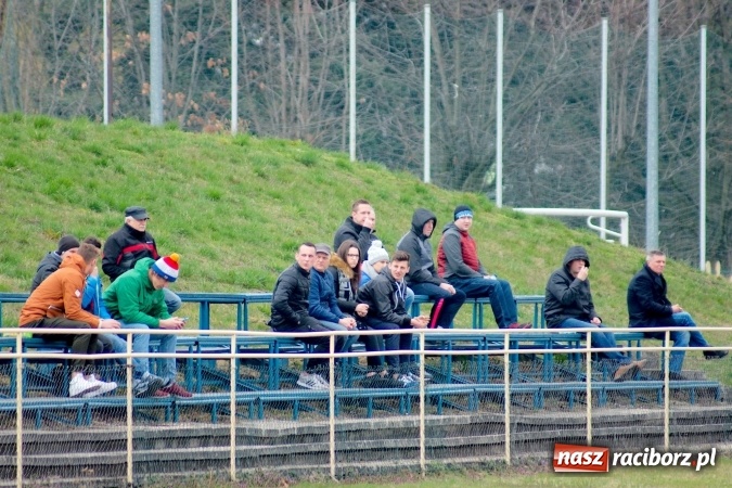 Zdjęcie w galerii na portalu naszraciborz.pl: Nie taki lider straszny jak go malują. Bez bramek przy Łąkowej wiadomości z regionu