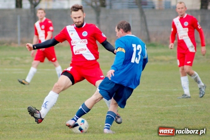 Zdjęcie w galerii na portalu naszraciborz.pl: Nie taki lider straszny jak go malują. Bez bramek przy Łąkowej wiadomości z regionu