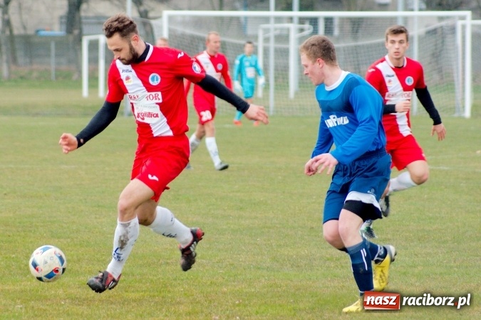 Zdjęcie w galerii na portalu naszraciborz.pl: Nie taki lider straszny jak go malują. Bez bramek przy Łąkowej wiadomości z regionu