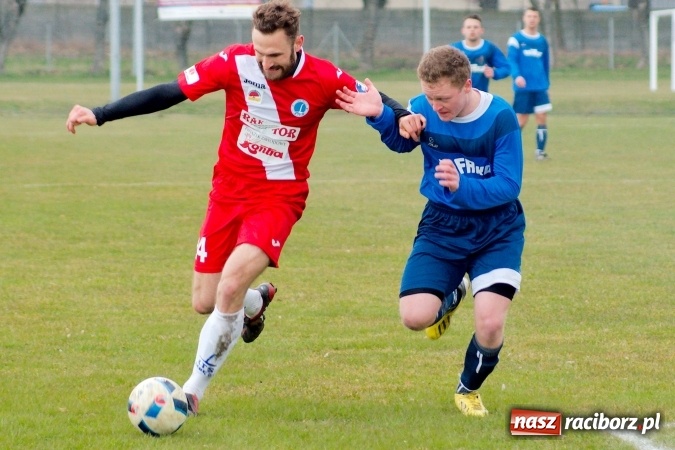 Zdjęcie w galerii na portalu naszraciborz.pl: Nie taki lider straszny jak go malują. Bez bramek przy Łąkowej wiadomości z regionu