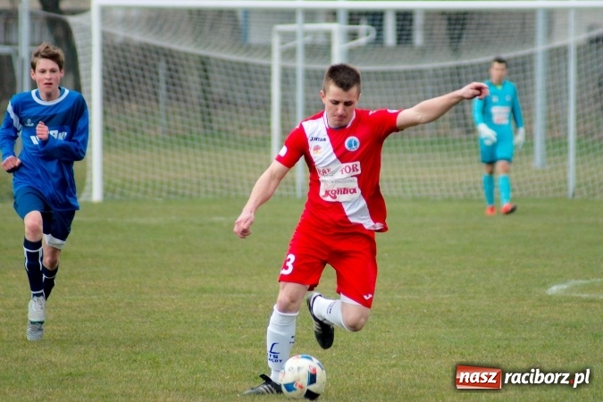 Zdjęcie w galerii na portalu naszraciborz.pl: Nie taki lider straszny jak go malują. Bez bramek przy Łąkowej wiadomości z regionu