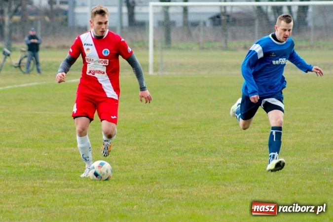 Zdjęcie w galerii na portalu naszraciborz.pl: Nie taki lider straszny jak go malują. Bez bramek przy Łąkowej wiadomości z regionu