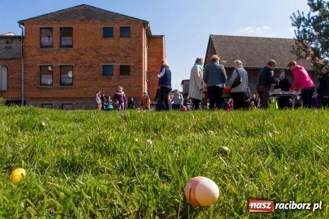 Zdjęcie w galerii na portalu naszraciborz.pl: Wielkanocne spotkanie w farskich ogrodach wiadomości z regionu