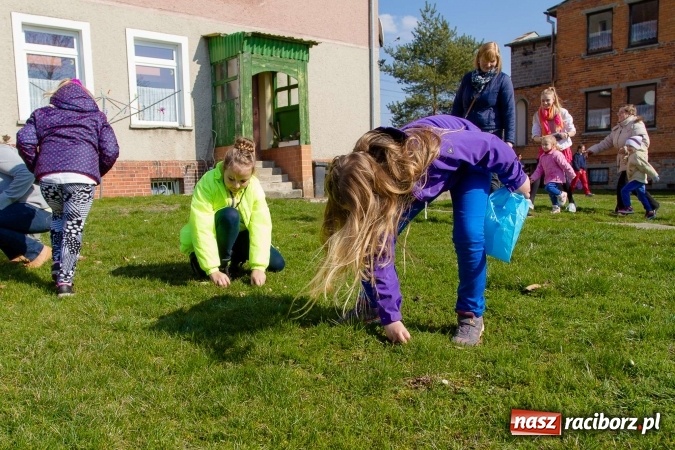 Zdjęcie w galerii na portalu naszraciborz.pl: Wielkanocne spotkanie w farskich ogrodach wiadomości z regionu