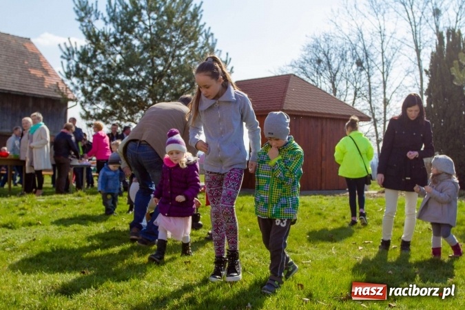 Zdjęcie w galerii na portalu naszraciborz.pl: Wielkanocne spotkanie w farskich ogrodach wiadomości z regionu