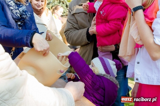 Zdjęcie w galerii na portalu naszraciborz.pl: Wielkanocne spotkanie w farskich ogrodach wiadomości z regionu