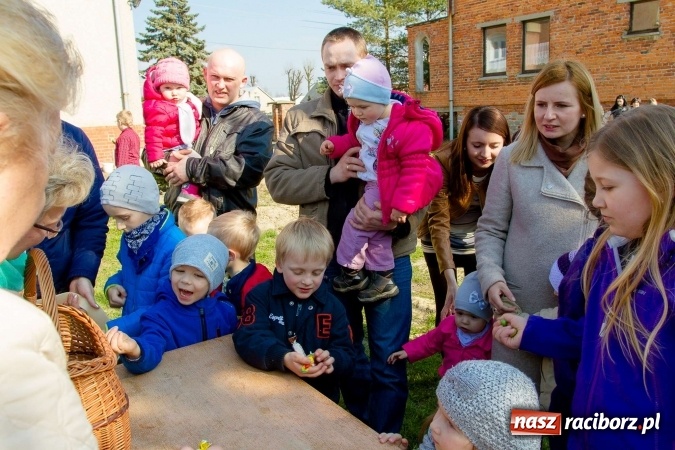 Zdjęcie w galerii na portalu naszraciborz.pl: Wielkanocne spotkanie w farskich ogrodach wiadomości z regionu